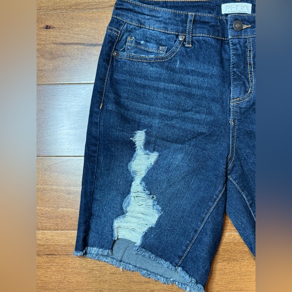 NWT Sofia Distressed Dark Wash Denim Shorts - Picture 2 of 6